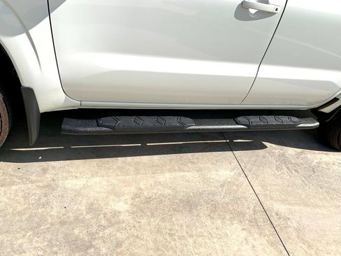 Used 2025 Nissan Frontier SV RWD image 10
