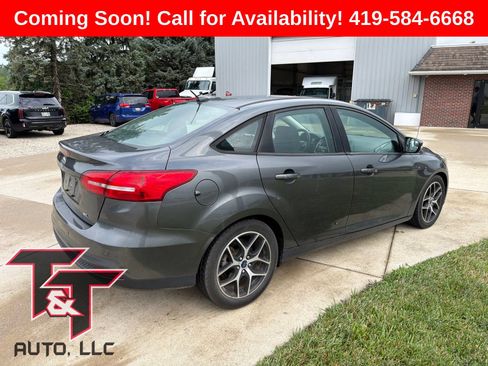 Used 2017 Ford Focus SEL FWD image 2