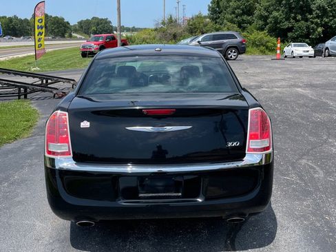 Used 2012 Chrysler 300 Limited RWD image 4