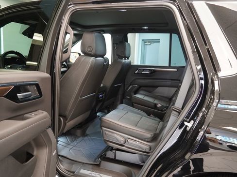 Used 2026 Chevrolet Tahoe High Country AWD/4WD image 18