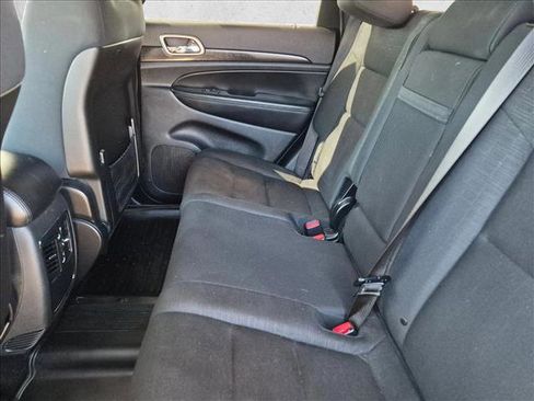 Used 2017 Jeep Grand Cherokee Laredo AWD/4WD image 16
