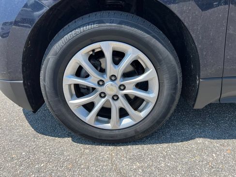 Used 2020 Chevrolet Equinox LS w/ LS Convenience Package FWD image 9