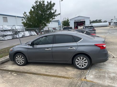 Used 2017 Nissan Sentra SV image 3