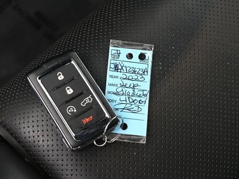 Used 2023 Jeep Grand Cherokee Overland w/ Luxury Tech Group IV image 19