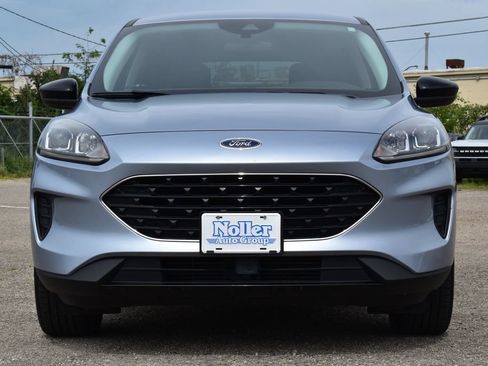 Used 2022 Ford Escape SE w/ SE Sport Appearance Package AWD/4WD image 2