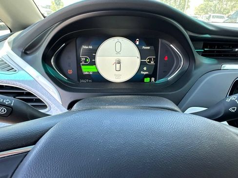 Used 2020 Chevrolet Bolt Premier w/ Infotainment Package FWD image 17