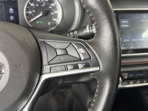 Used 2020 Nissan Kicks SR w/ SR Premium Package image 29