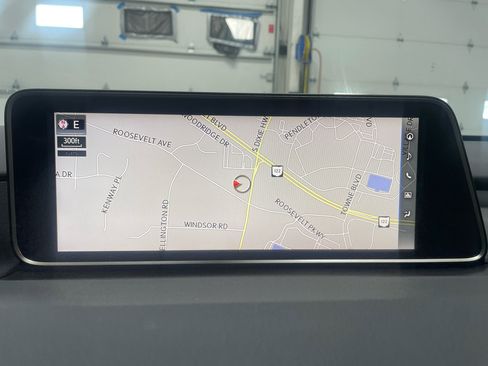 Used 2019 Lexus RX 450h AWD image 8