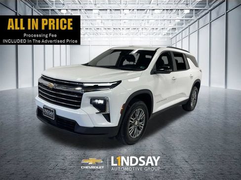 Certified 2025 Chevrolet Traverse LT AWD/4WD image 1