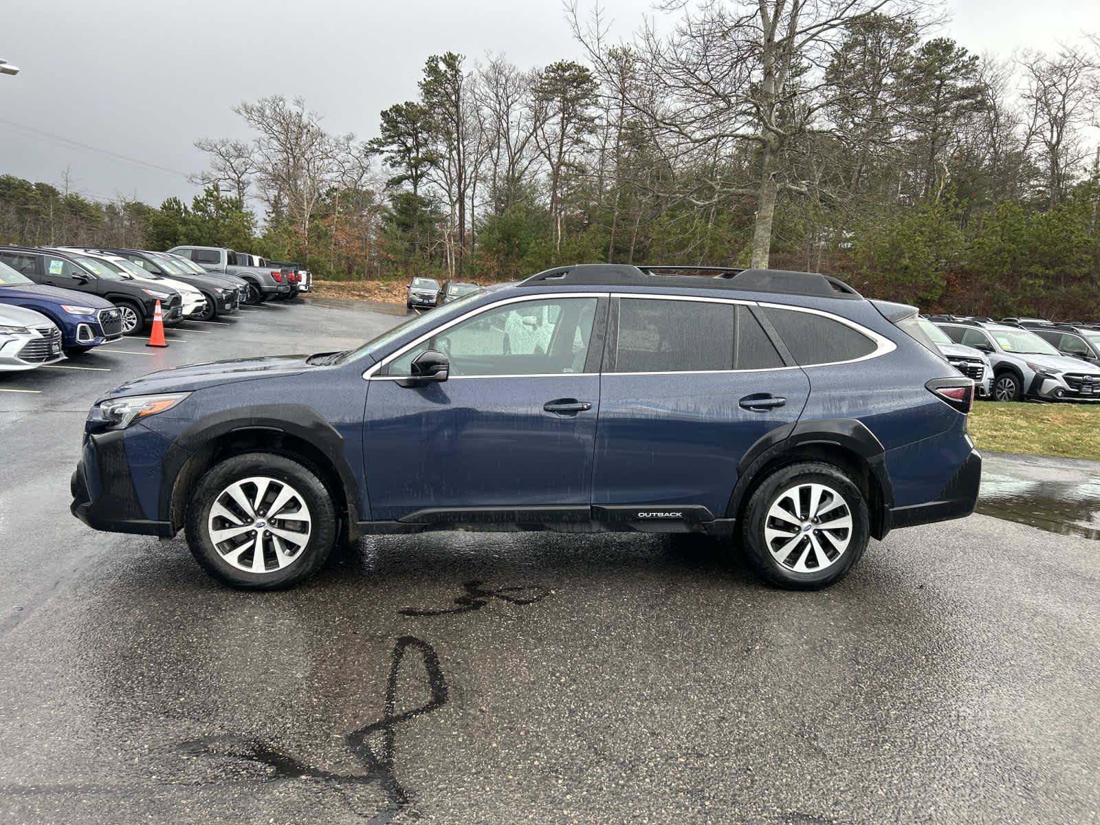 Used 2024 Subaru Outback Premium AWD/4WD image 2