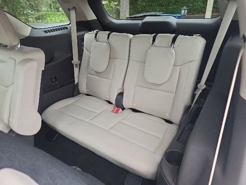 Certified 2021 Ford Explorer Platinum w/ Equipment Group 601A image 18