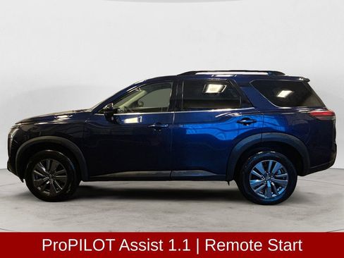 Used 2025 Nissan Pathfinder SV image 2