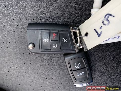 Used 2021 Volkswagen Tiguan SE AWD/4WD image 27