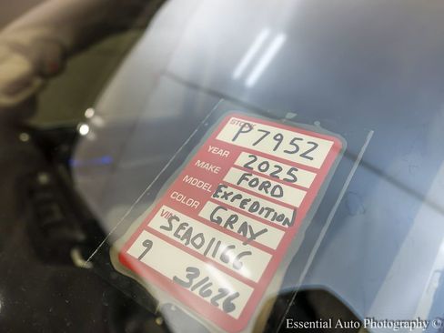 Used 2025 Ford Expedition Platinum w/ Platinum Ultimate Package image 31