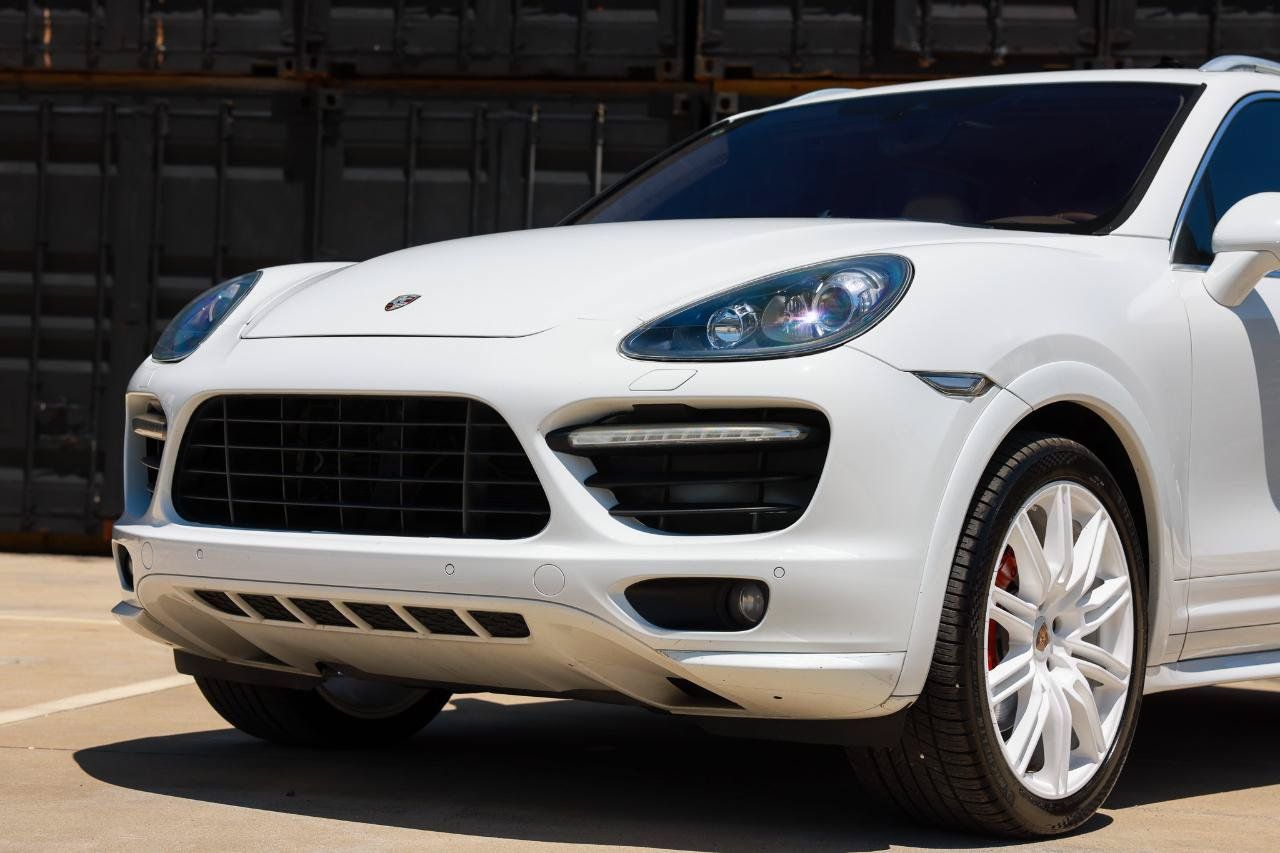 Used 2014 Porsche Cayenne GTS AWD/4WD image 27