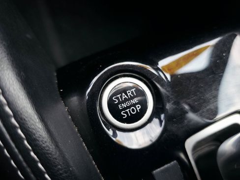 Used 2019 Nissan Kicks SR w/ SR Premium Package FWD image 38