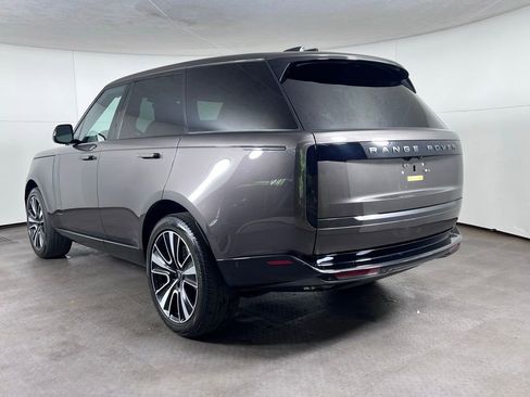 Used 2024 Land Rover Range Rover SE AWD/4WD image 3