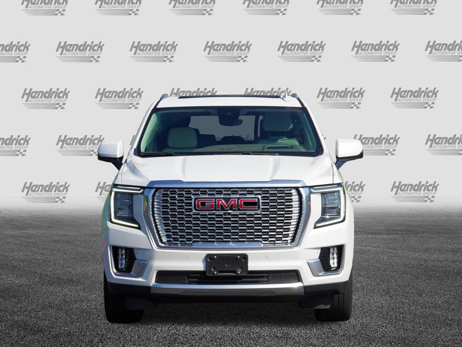 Used 2024 GMC Yukon Denali w/ Advanced Technology Package AWD/4WD image 3