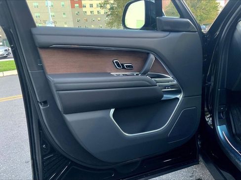 New 2025 Land Rover Range Rover SE image 10