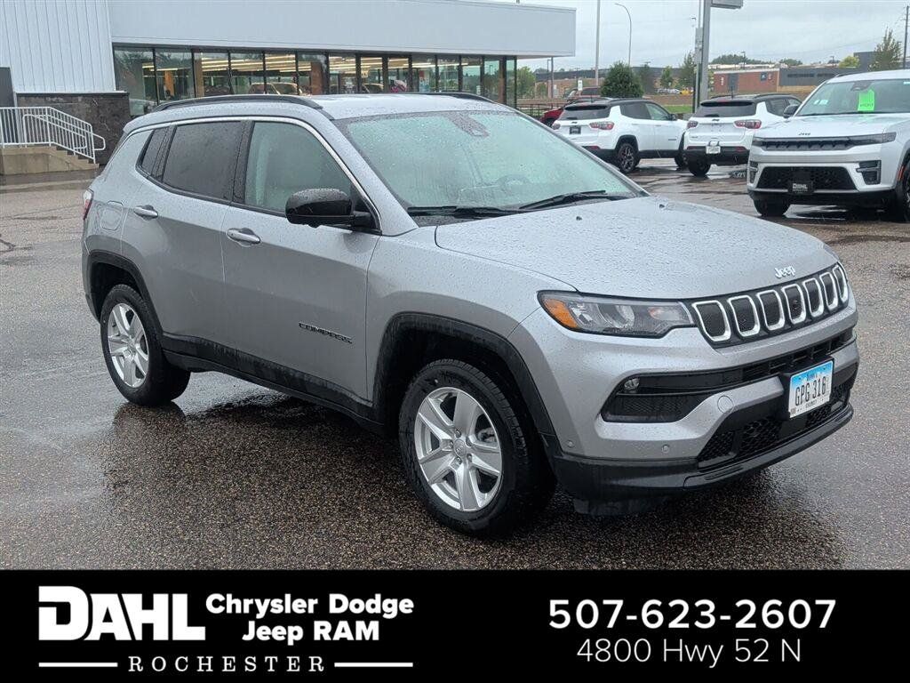 Used 2022 Jeep Compass Latitude w/ Convenience Group AWD/4WD image 1
