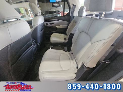 Used 2025 Honda Pilot Touring image 6