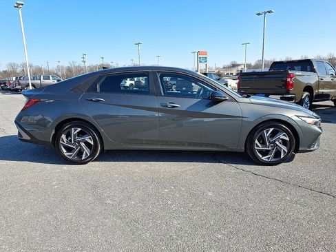 Used 2025 Hyundai Elantra Sport image 8