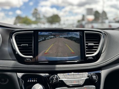 New 2025 Chrysler Pacifica Select image 22