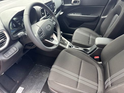 New 2025 Hyundai Venue SEL FWD image 10