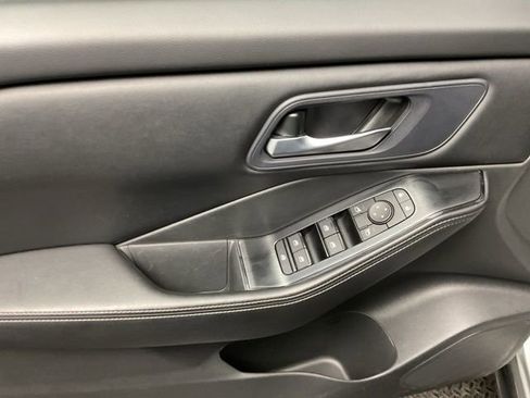 Used 2024 Nissan Rogue SV image 11