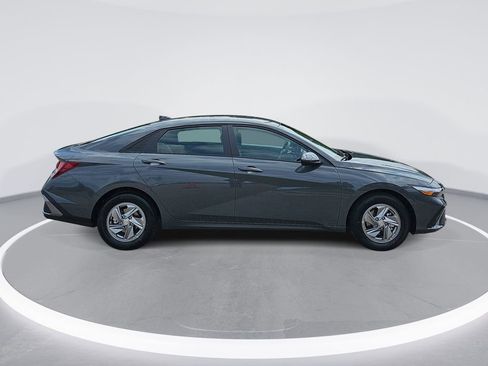 New 2026 Hyundai Elantra SE FWD image 4