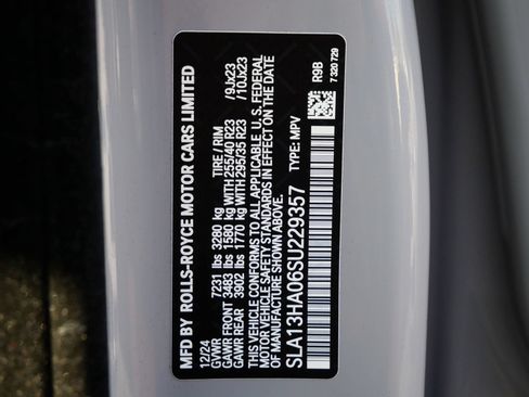 Certified 2025 Rolls-Royce Cullinan AWD/4WD image 32