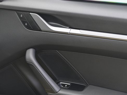 Used 2024 Porsche 911 Carrera image 17