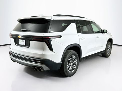 Used 2025 Chevrolet Traverse LT FWD image 9