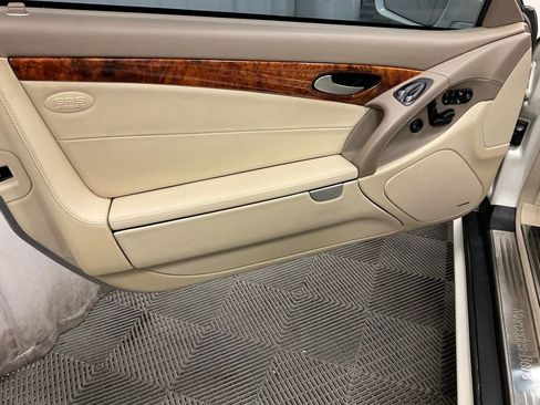 Used 2009 Mercedes-Benz SL 550 image 17