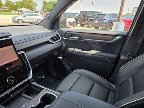 Used 2024 GMC Acadia Denali AWD/4WD image 40