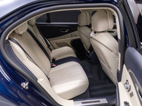 Used 2021 Bentley Flying Spur W12 image 65