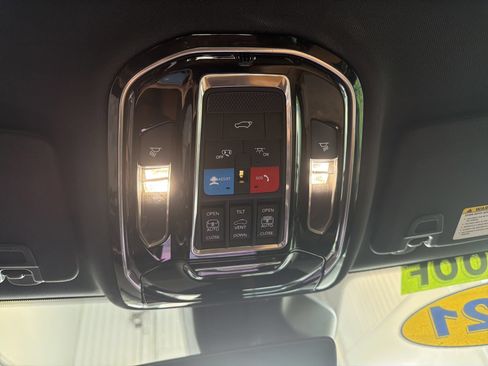 Used 2021 Jeep Grand Cherokee L Summit w/ Luxury Tech Group V AWD/4WD image 34