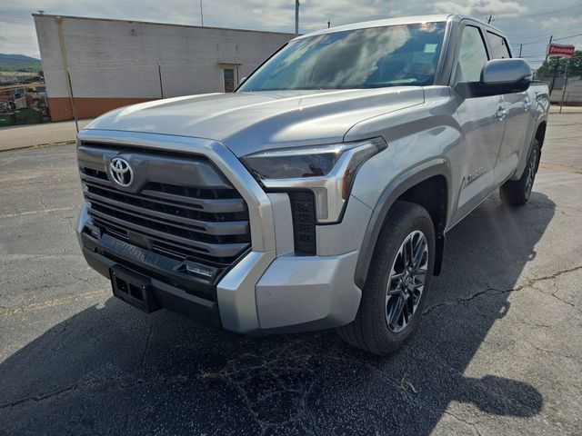 Used 2025 Toyota Tundra Limited w/ Power Package AWD/4WD image 4