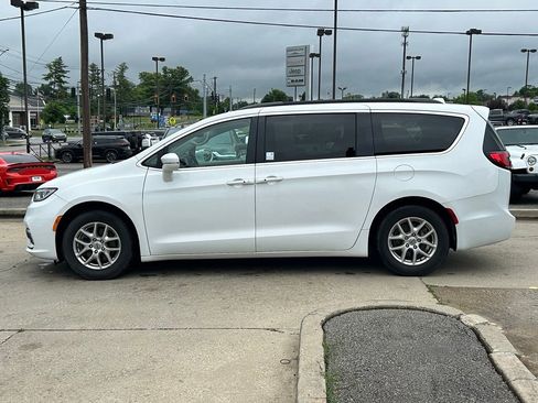 Used 2022 Chrysler Pacifica Touring-L FWD image 9