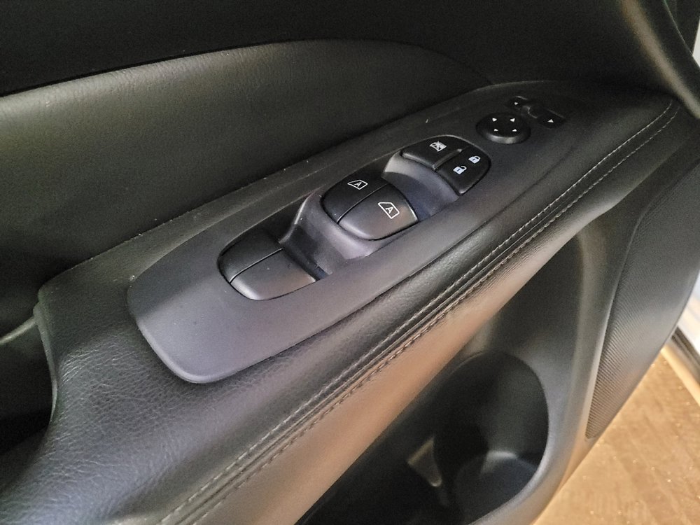 Used 2017 Nissan Pathfinder Platinum w/ Family Entertainment Package FWD image 27