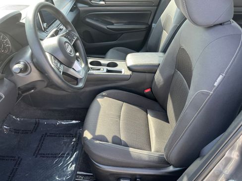 Used 2025 Nissan Altima 2.5 SV image 23