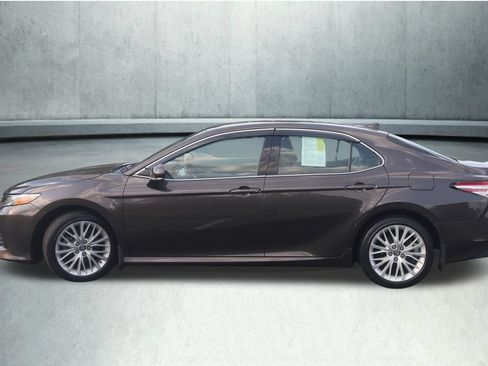 Used 2019 Toyota Camry XLE FWD image 23