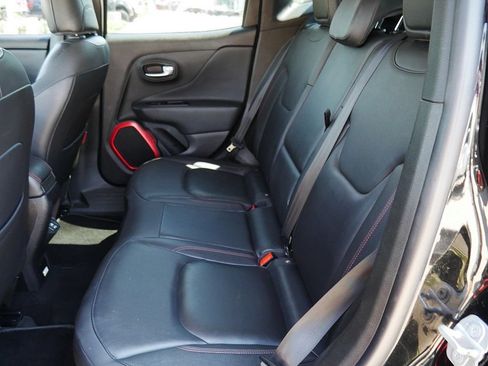 Used 2018 Jeep Renegade Trailhawk AWD/4WD image 16
