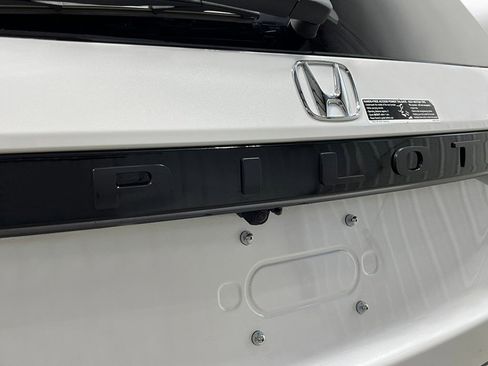 New 2025 Honda Pilot Touring image 9