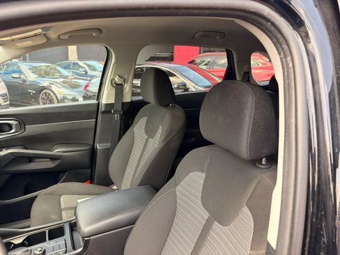 Used 2023 Kia Sorento LX FWD image 17