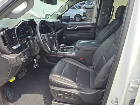 Used 2022 Chevrolet Silverado 1500 LTZ AWD/4WD image 3