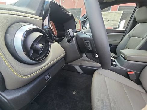 New 2026 Chevrolet Colorado ZR2 w/ Technology Package AWD/4WD image 11