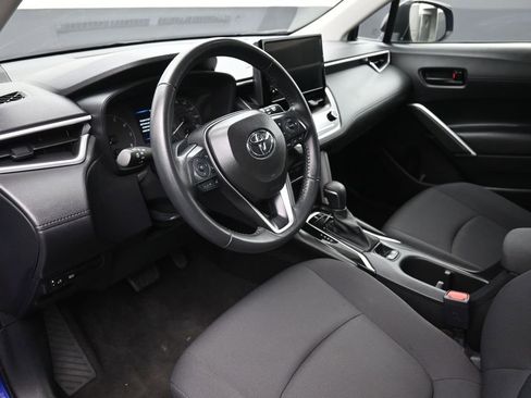 Used 2025 Toyota Corolla Cross LE image 17
