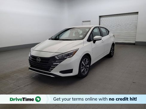 Used 2025 Nissan Versa SV FWD image 1