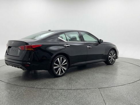 Used 2025 Nissan Altima 2.5 SV FWD image 9
